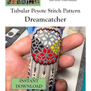 Peut inclure: Ensemble de trois mugs en céramique avec une finition mate et mouchetée. Chaque mug est de couleur différente : bleu clair, crème et gris. Les mugs ont un design simple et moderne avec une anse confortable.