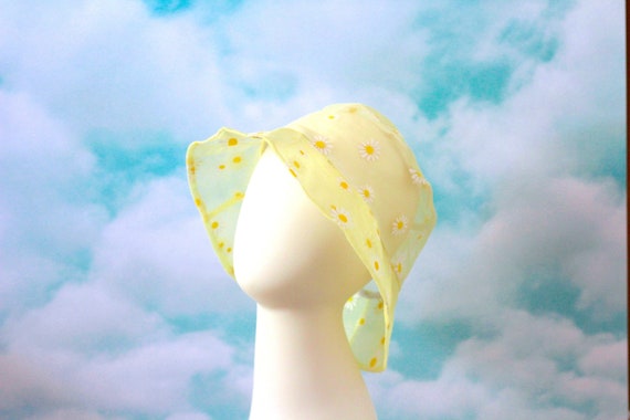 Yellow Daisy Organza Bucket Hat: Sheer Cottagecore Fashion  display picture 1
