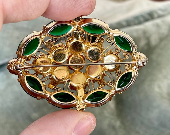 D & E Juliana Brooch Verified Juliana Green Oval Rhinestone Brooch