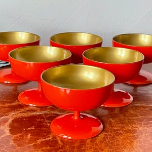 Japanese Red Lacquer Bowls Set of 6 1960’s Lacquerware Pedestal Dessert Bowls Persimmon and Gold Lacquer Design Retro Asian Home SI1575