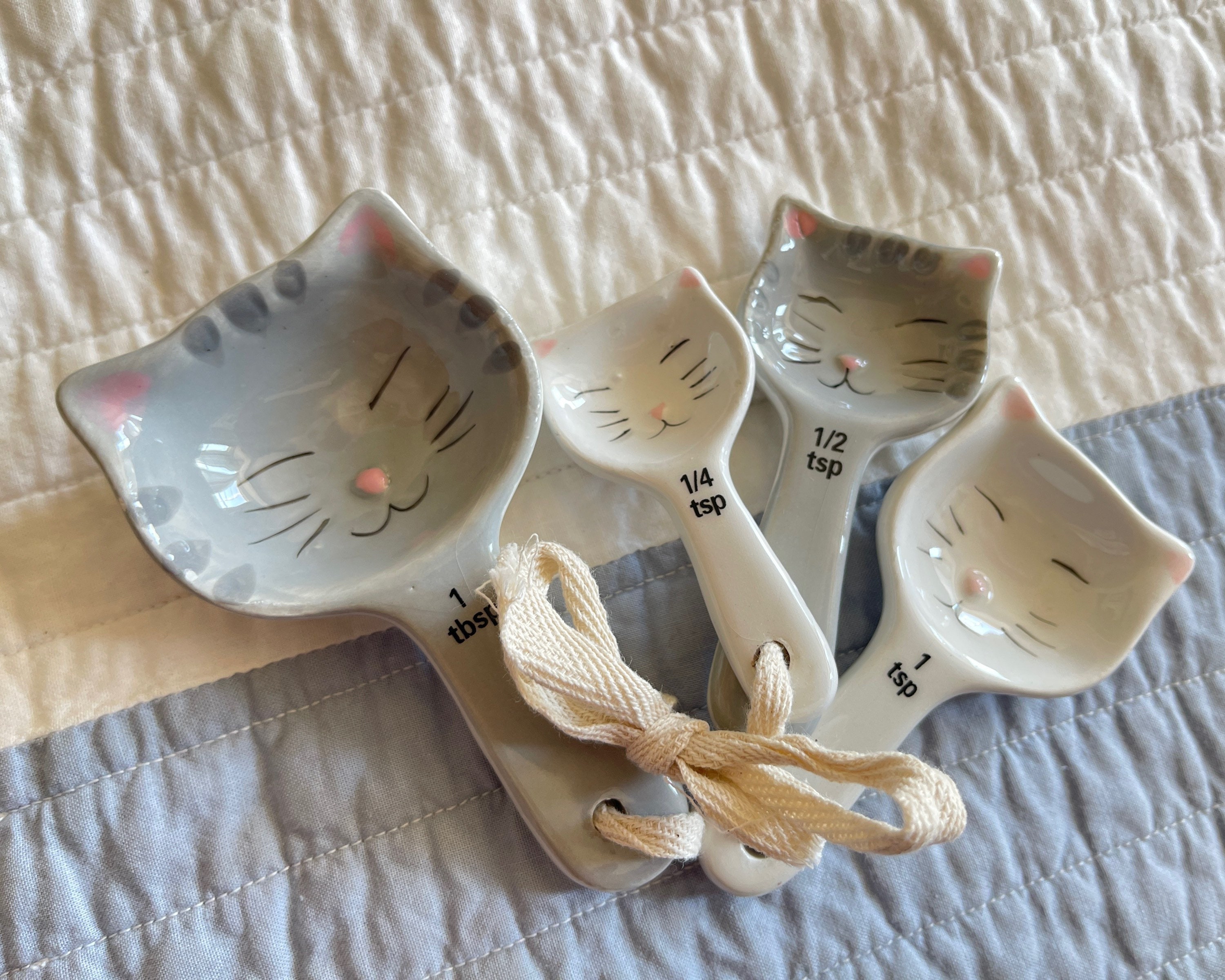 Adorable Ceramic Cat/Kitten Nesting Measuring Spoons.