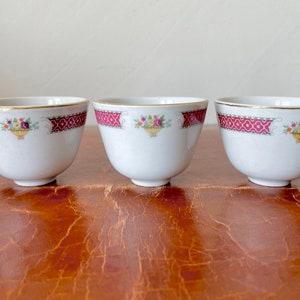 Vintage Chinese Porcelain Tea Cups Set of 3 1970’s Chinese Restaurant Ware Cups with Floral Design PC805