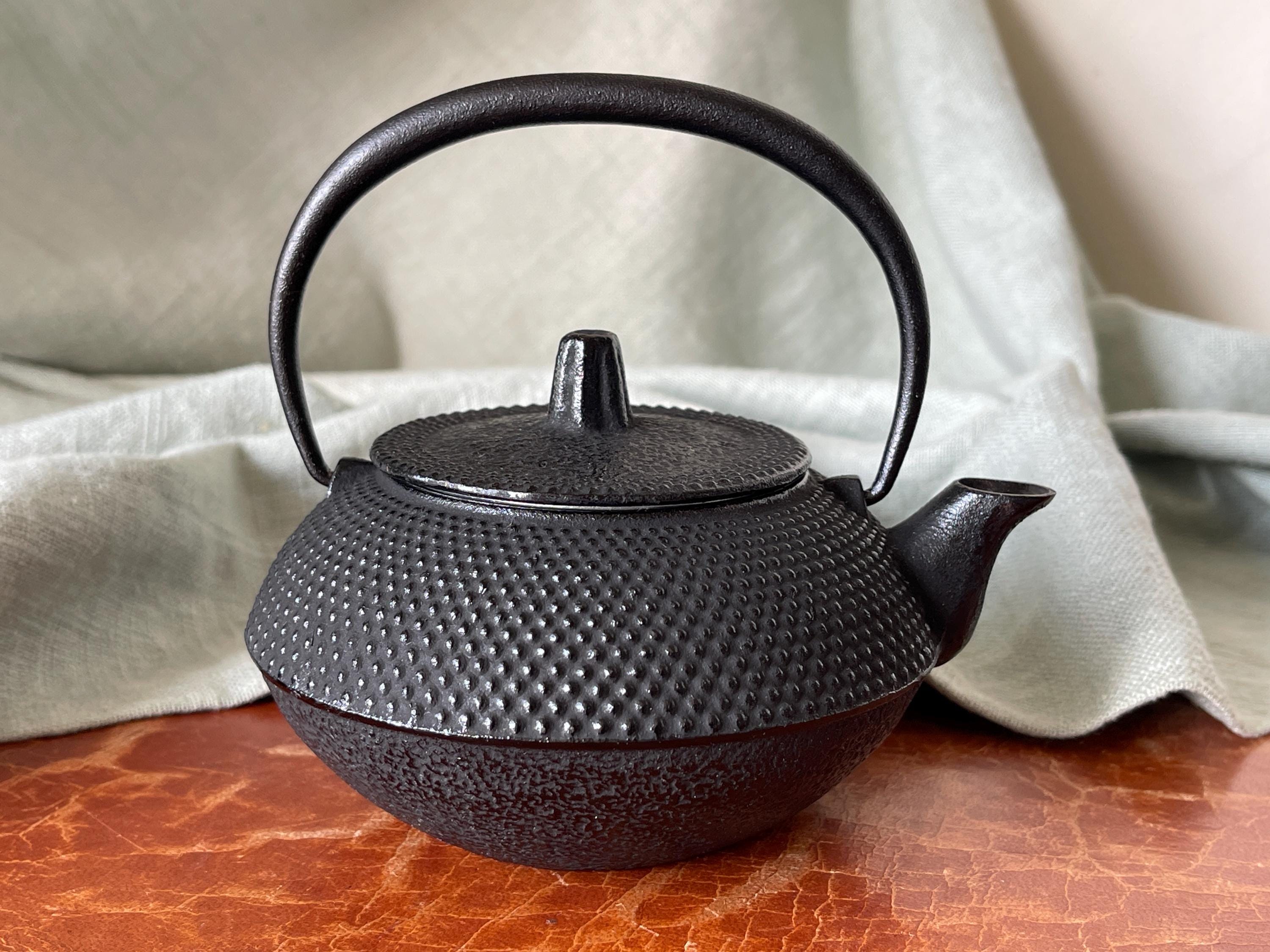 Cast Iron Tea Pot With Red Lacquer Lid - Ca 1930 Cast Iron Tea Pot With Red Lacquer Lid - Ca 1930