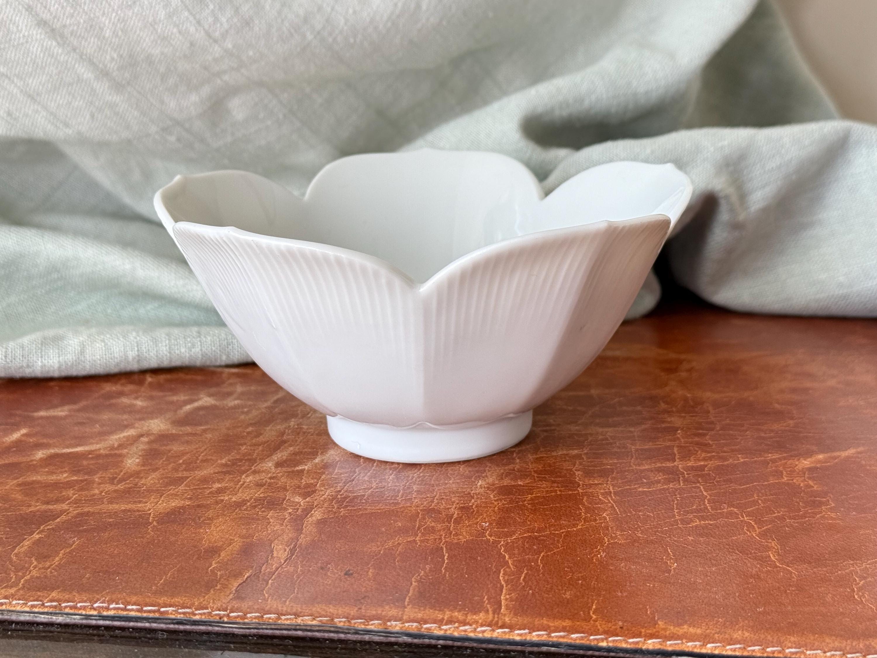 Vintage Japanese Lotus Bowl - Etsy