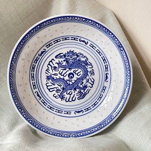 Vintage Chinese Five Claw Dragon Rice Grain Pattern Serving Bowl 1970’s Blue and White Porcelain Rice Eye Bowl PC3432