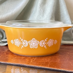 Vintage Pyrex Butterfly Gold Daisy Casserole Dish 475 2.5 QT Cinderella Baking Dish with Lid GC689