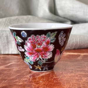 Chinese Mille Fleur Enameled Porcelain Tea Cup Jingdezhen Hand Painted Floral on Black Enamel PC3884