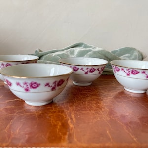 Chinese Republic Era Porcelain Tea Bowls Set of 4 Late 1940’s Chinese Jingdezhen Porcelain PC2916