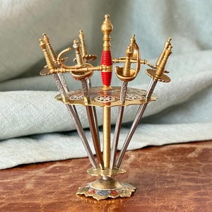 トレド ミニチュア剣 カクテルピックセット（8本・台座付き） Sword Cocktail Skewers - Etsy