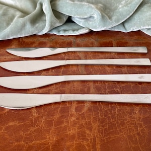 Vintage Singapore Airlines Dinner Knives Set of 4 First Class Passenger Flatware Knives Airline Collectibles SI480
