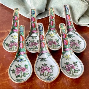 Vintage  Rose Medallion Spoons Set of 7 Hand Painted Chinese Porcelain Soup Spoons Circa 1960’s Decorated In Hong Kong PC2590