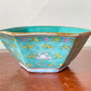 Antique Chinese Qian Long Period Porcelain Bowl Hand Painted Enameled Floral on Turquoise Ground Circa 1850 PC1981