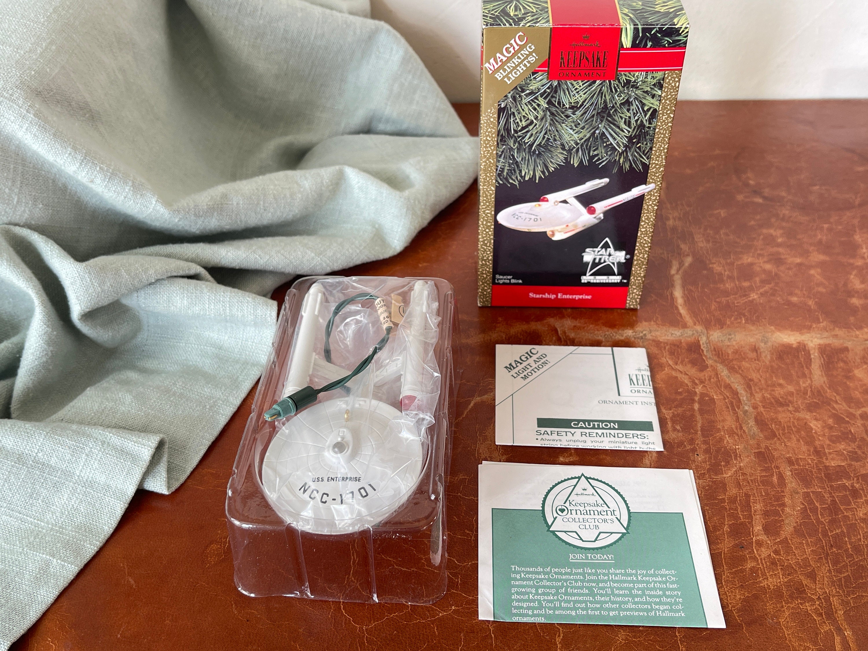Star Trek 1991 Starship Enterprise Hallmark Keepsake Star Trek 1991 Starship Enterprise Hallmark Keepsake