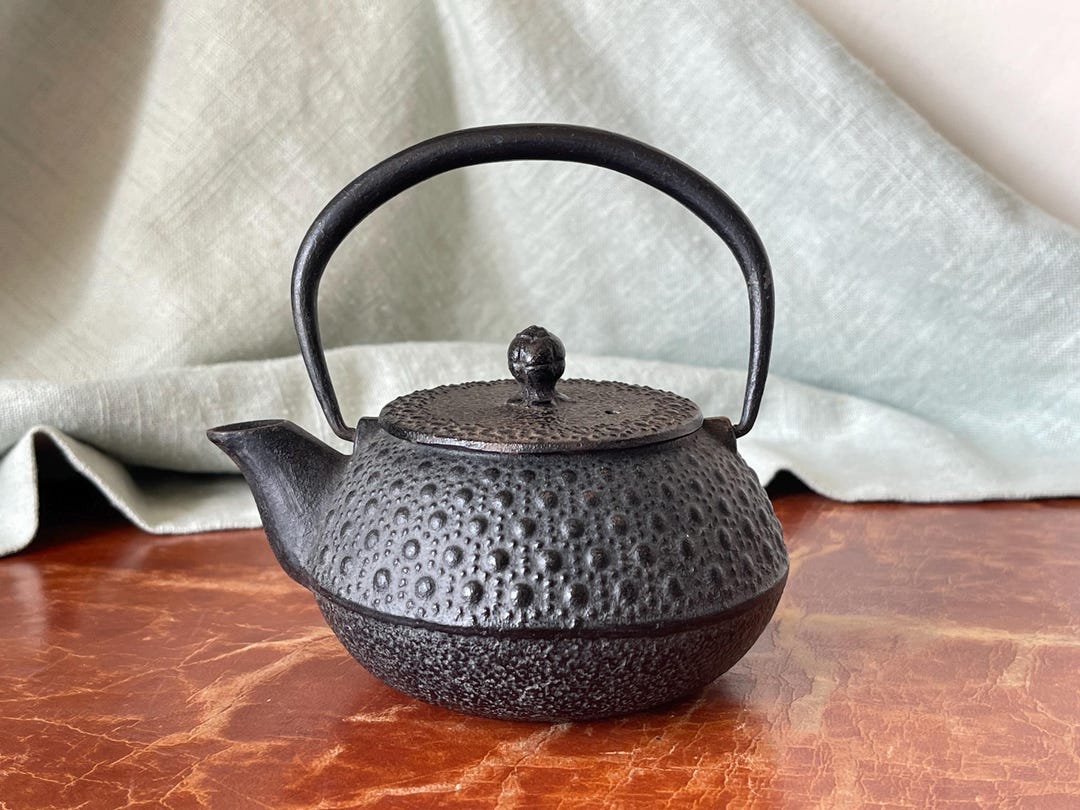 タイ古陶磁　緑釉　刻魚藻文水指　刻花文茶碗　時代箱付　C　R7773B Buy Platinum Morikin Budouzu Aochibumon Teaset Teaware Tea
