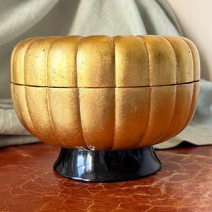 Antique Japanese Gold Lacquer Serving Bowl Hand Carved Lidded Chrysanthemum Shaped Gold Leaf Lacquer Serving Dish SI2029
