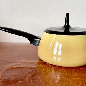 Vintage 1960’s Yellow Enamelware Saucepan with Lid Harvest Gold Kitchen Decorative Cooking Pot Retro Cookware SI1077