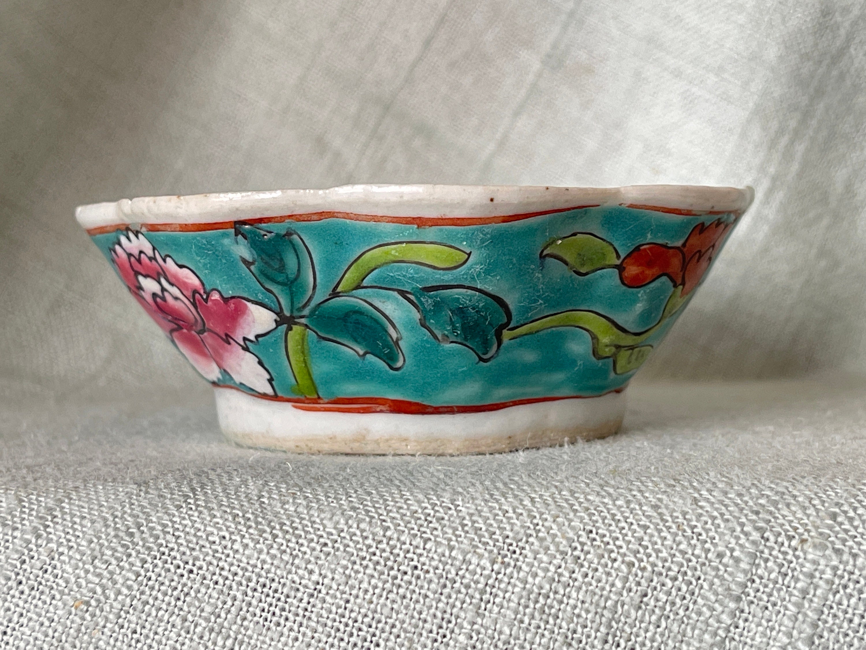 Antique Chinese Qianlong Turquoise Enameled Small Lobed Floral