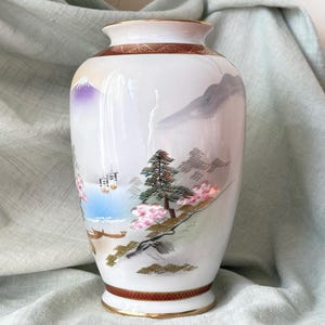 Vintage Japanese Kutani Vase Hand Painted Landscape and Mount Fuji Decoration Japanese Porcelain Ikebana Vase 1930’s PC4134