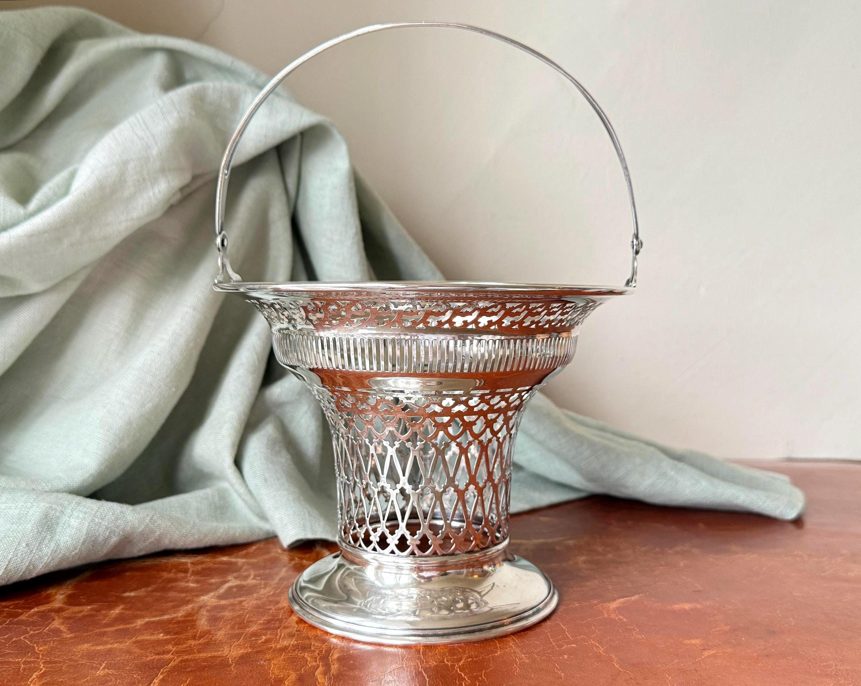 英国製ウランガラスのブライダル・バスケット Antique Sterling Silver Bridal Basket Vase Holder 8.47 Ounces