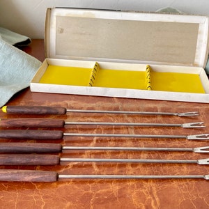 Vintage Fondue Forks Set of 6 German Rostfrei Teak Handled Forks and Colored Buttons in Original Box 1960’s SI1566