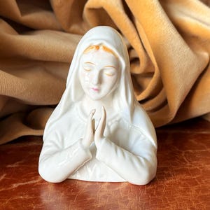 Vintage Praying Madonna Figure Hand Painted Porcelain Virgin Mary Figurine with Praying Hands PC3982