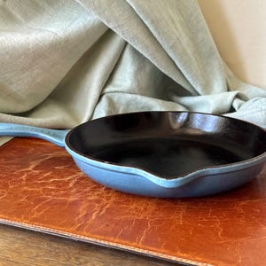 Le Creuset Blue Enamel Cast Iron Pan French Blue Skillet 9 inch SI2036
