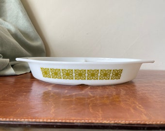 Pyrex Autumn Floral Verde Square Flower 1-1/2 Quart Divided Casserole Dish 1967 White with Green Design #063 Baking Serving Dish GC688