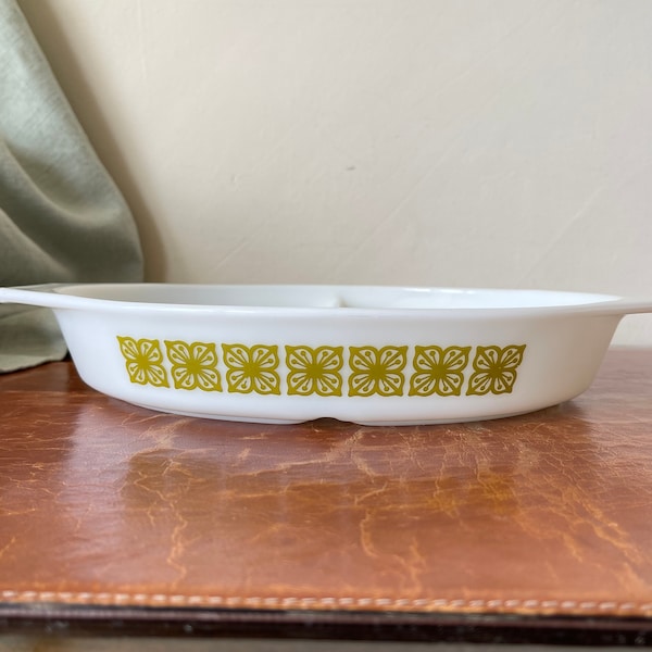 Pyrex Autumn Floral Verde Square Flower 1-1/2 Quart Divided Casserole Dish 1967 White with Green Design #063 Baking Serving Dish GC688