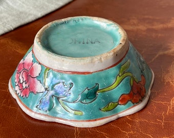 Antique Chinese Qianlong Turquoise Enameled Small Lobed Floral