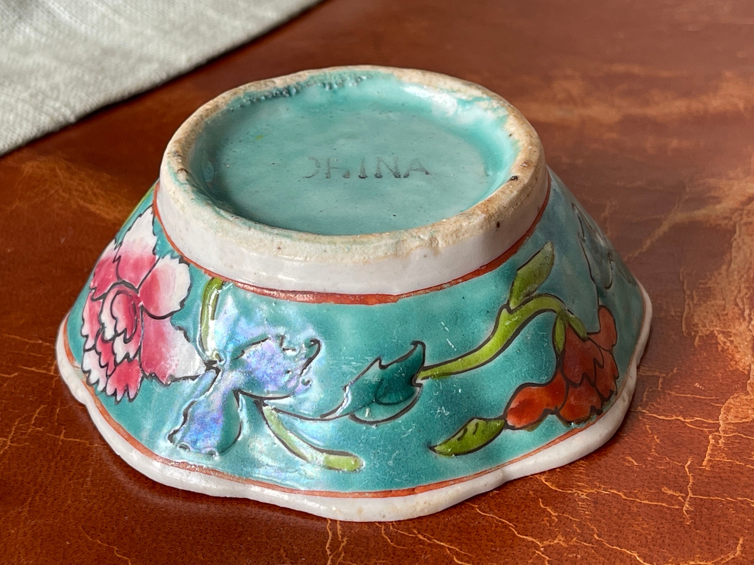 ✤中国骨董品✤茶碗✤ Antique Chinese Qianlong Turquoise Enameled Small Lobed Floral