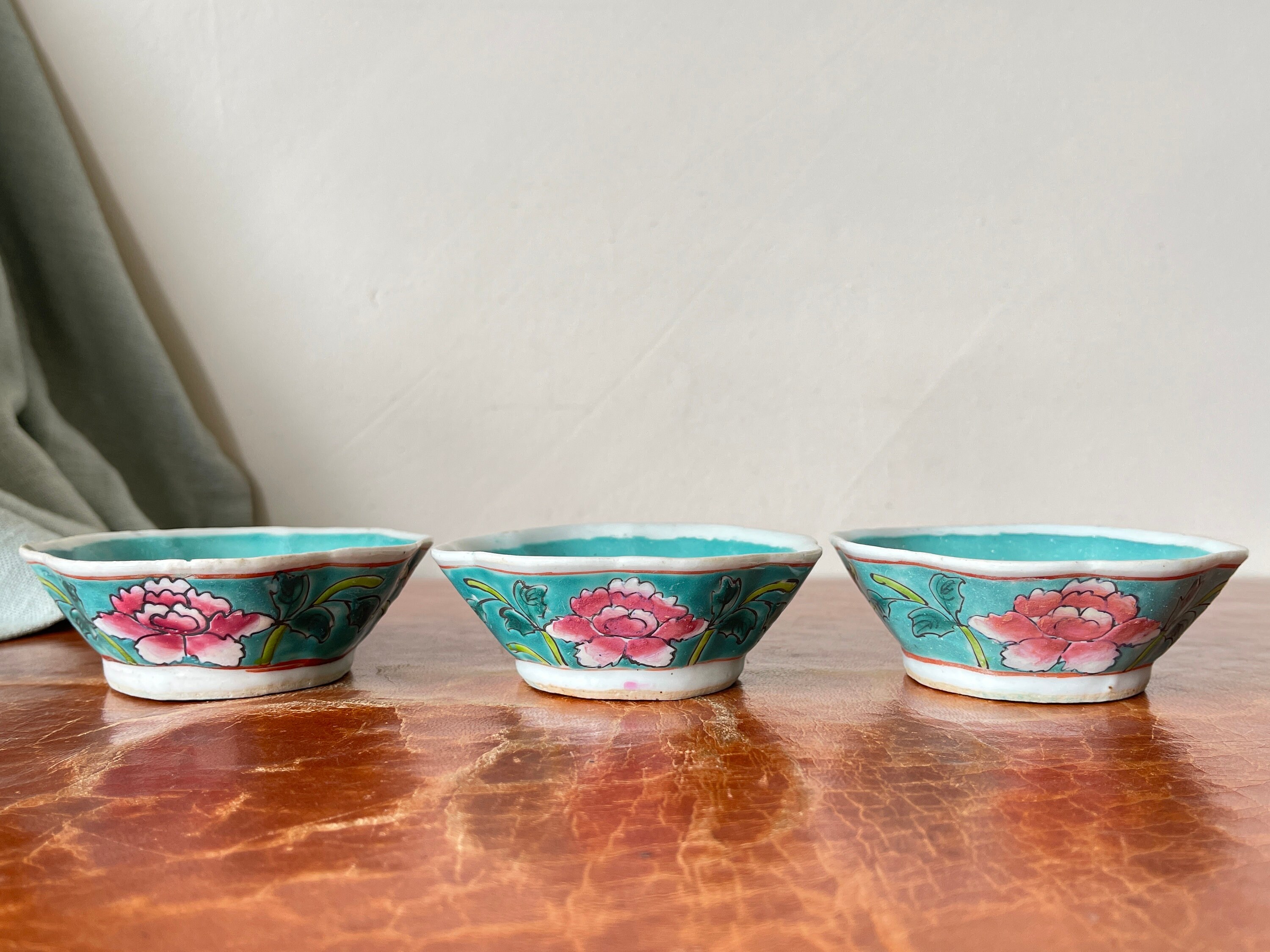 ✤中国骨董品✤茶碗✤ Antique Chinese Qianlong Turquoise Enameled Small Lobed