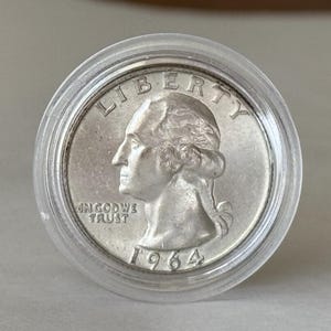 1964-D Washington Silver Quarter BU Uncirculated in Acrylic Case Full Chest Feathers and Head Hair on Obverse SI2040