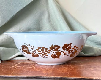 Vintage Pyrex Golden Grape Pattern Delphite Blue Interior Cinderella Mixing Bowl 4 Quart #444 Gold on White Sky Blue Interior GC954