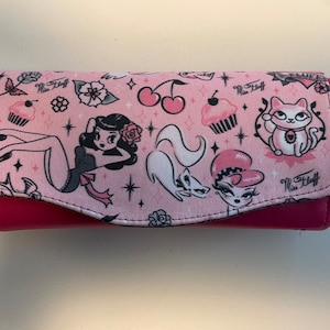 Notwendige Kupplungs-Geldbörse N.C.W Fräulein Fluff Klassisches Muster Tatoo Retro Katzen Rockabily inspiriert Zieharmonika Geldbörse