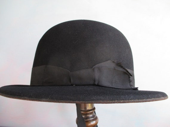 Edwardian ladies felt hat. Downton abbey hat. Blac