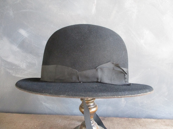 Edwardian ladies felt hat. Downton abbey hat. Blac