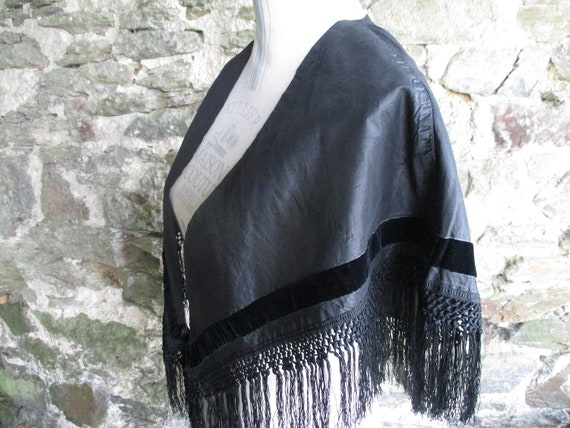 Black silk Victorian capelet. Victorian costume. S