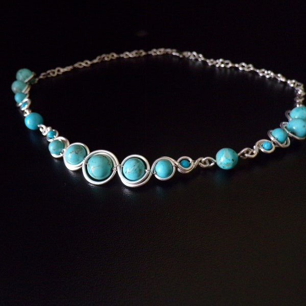 Collier ras de cou arabesque en perles de turquoise sur fil d'argent 925 sterling