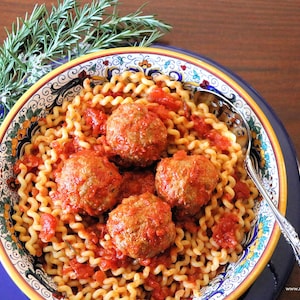 Almôndegas de bisonte italiano em molho de tomate com alecrim, duas receitas italianas em PDF para impressão com fotos, download digital instantâneo