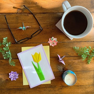 Carte de voeux tulipe en origami, carte juste parce que vierge, carte de fleurs pour maman/fille/femme, art en papier floral, carte tu me manques