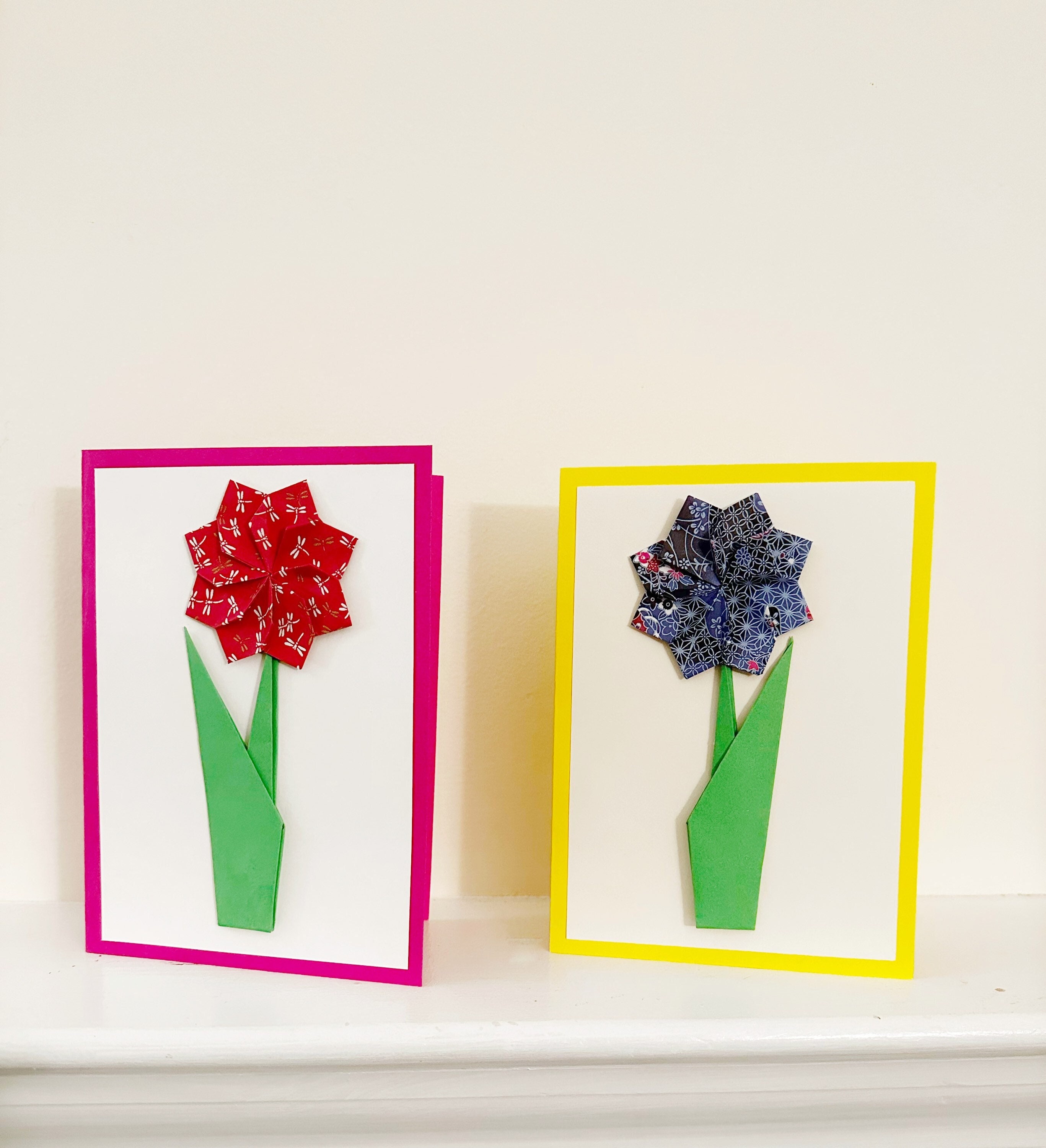 Tarjeta de felicitación de origami Dhalia, tarjeta de flores en blanco, arte floral en papel, arte floral de origami, tarjeta para un amigo