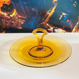 Vintage amber glass serving plate, sandwich or cake tray w/ center handle