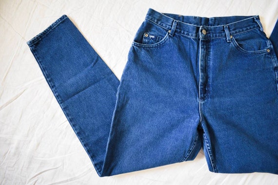 90s vintage indigo wash mom jeans | dark wash hig… - image 4