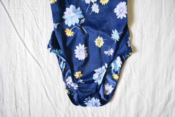 vintage fitted floral one piece swimsuit | vintag… - image 4