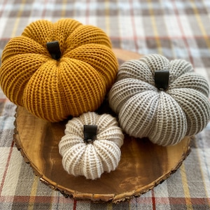 Farmhouse Pumpkin Set, Fall Harvest Home Decor, Rustic Yarn Pumpkin, Autumn Knit Table Decoration, Pumpkin Decor, Mustard, Light Gray, Linen
