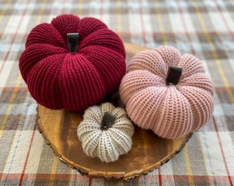 Farmhouse Pumpkin Set, Fall Harvest Home Decor, Rustic Yarn Pumpkin, Autumn Knit Table Decoration, Pumpkin Decor, Maroon, Pink, Gray