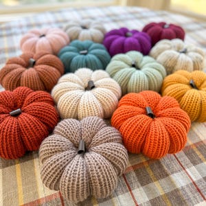 Medium Farmhouse Pumpkins, Fall Harvest Home Decor, Rustic Yarn Pumpkin, Autumn Knit Table Decoration, Pumpkin Decor, Fall Tiered Tray Decor