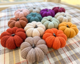 Medium Farmhouse Pumpkins, Fall Harvest Home Decor, Rustic Yarn Pumpkin, Autumn Knit Table Decoration, Pumpkin Decor, Fall Tiered Tray Decor