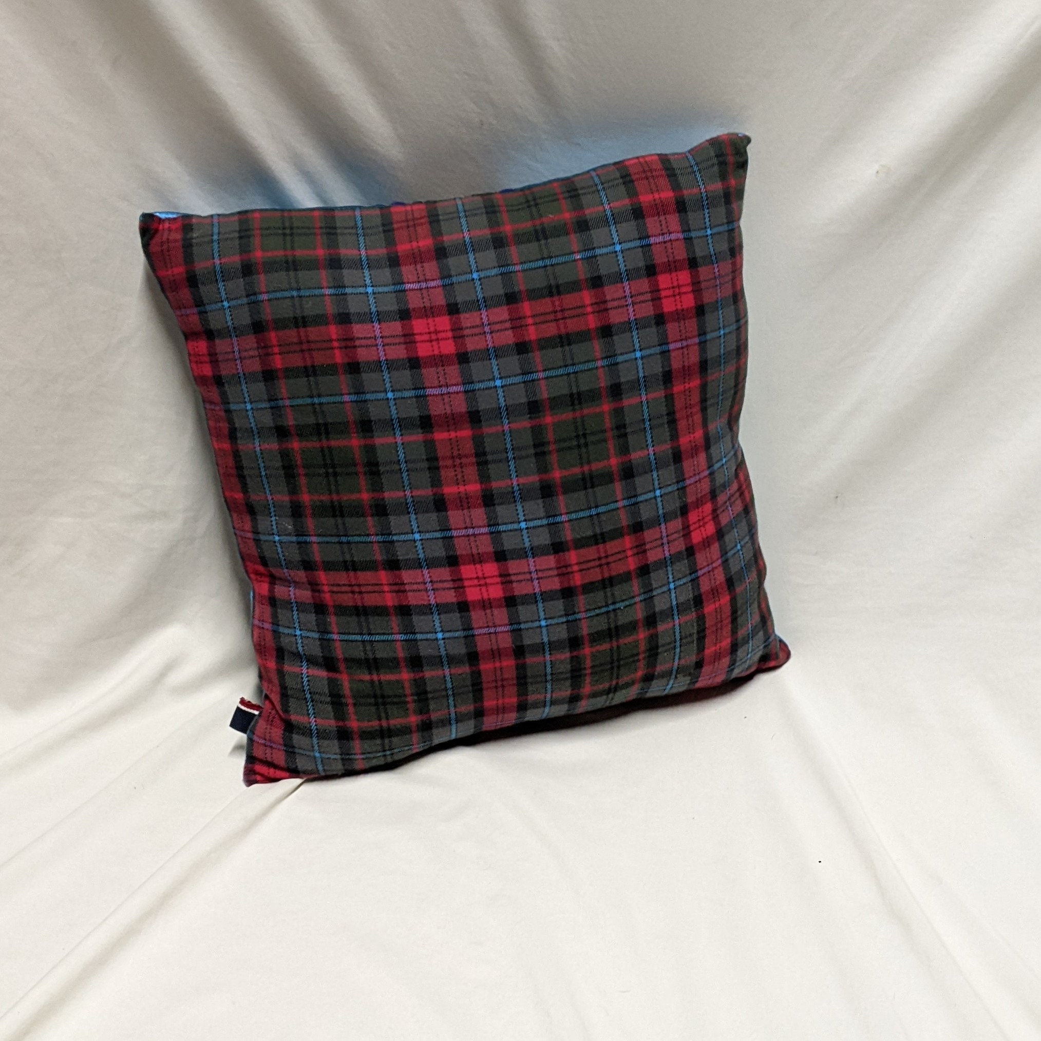 Tommy hilfiger throw pillows cheap