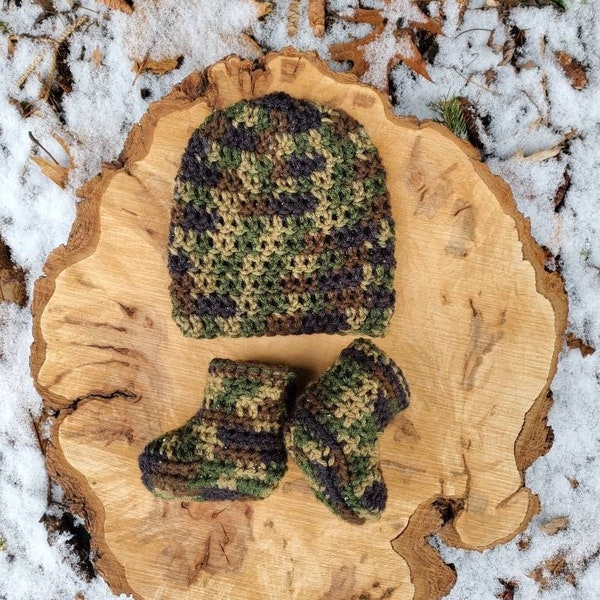 Camo baby gift set, camo baby hat, camo baby booties, military baby clothing, hunter baby clothing, country baby outfit